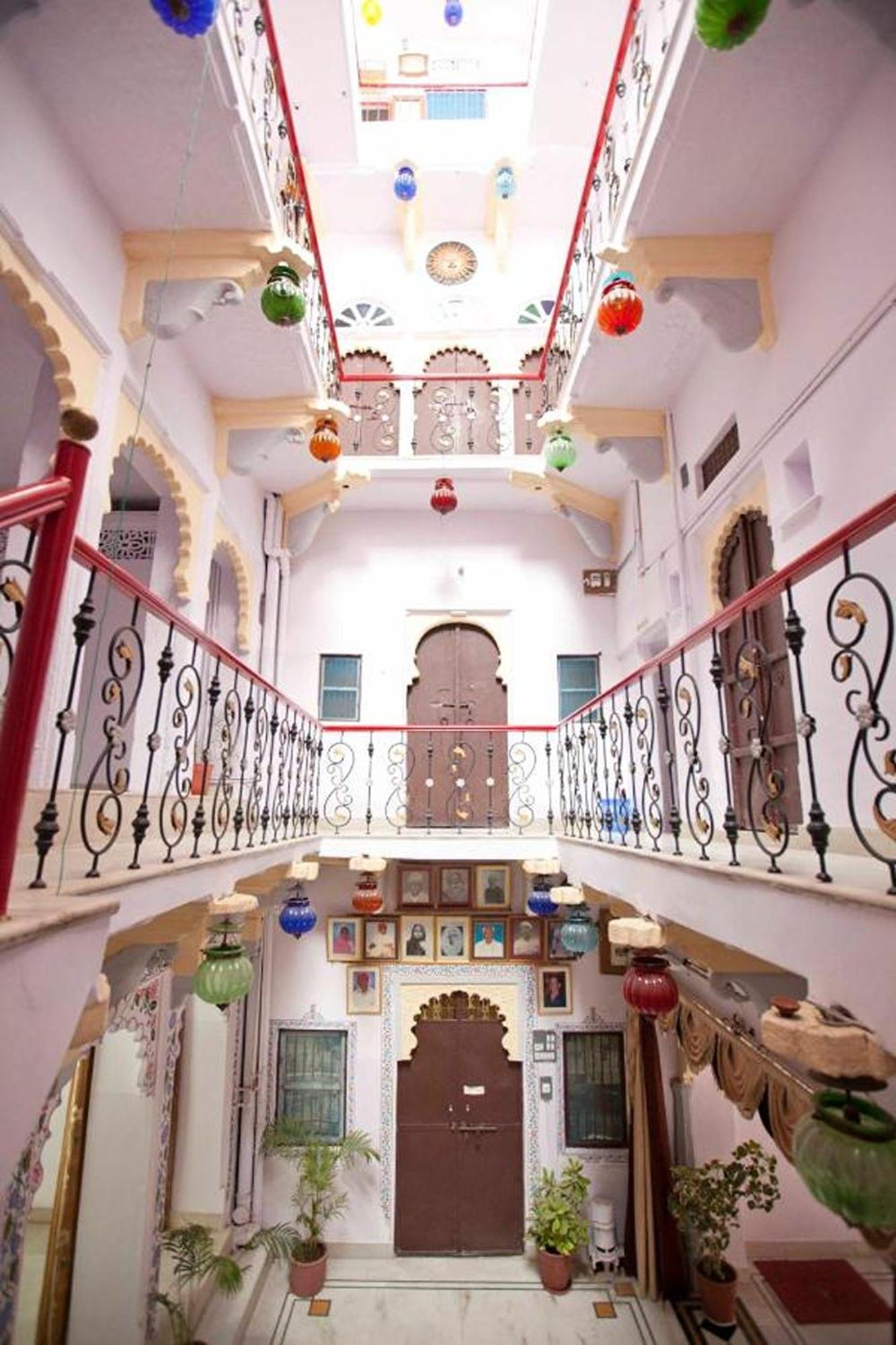 Nukkad Guest House Near City Palace Udaipur Exterior foto