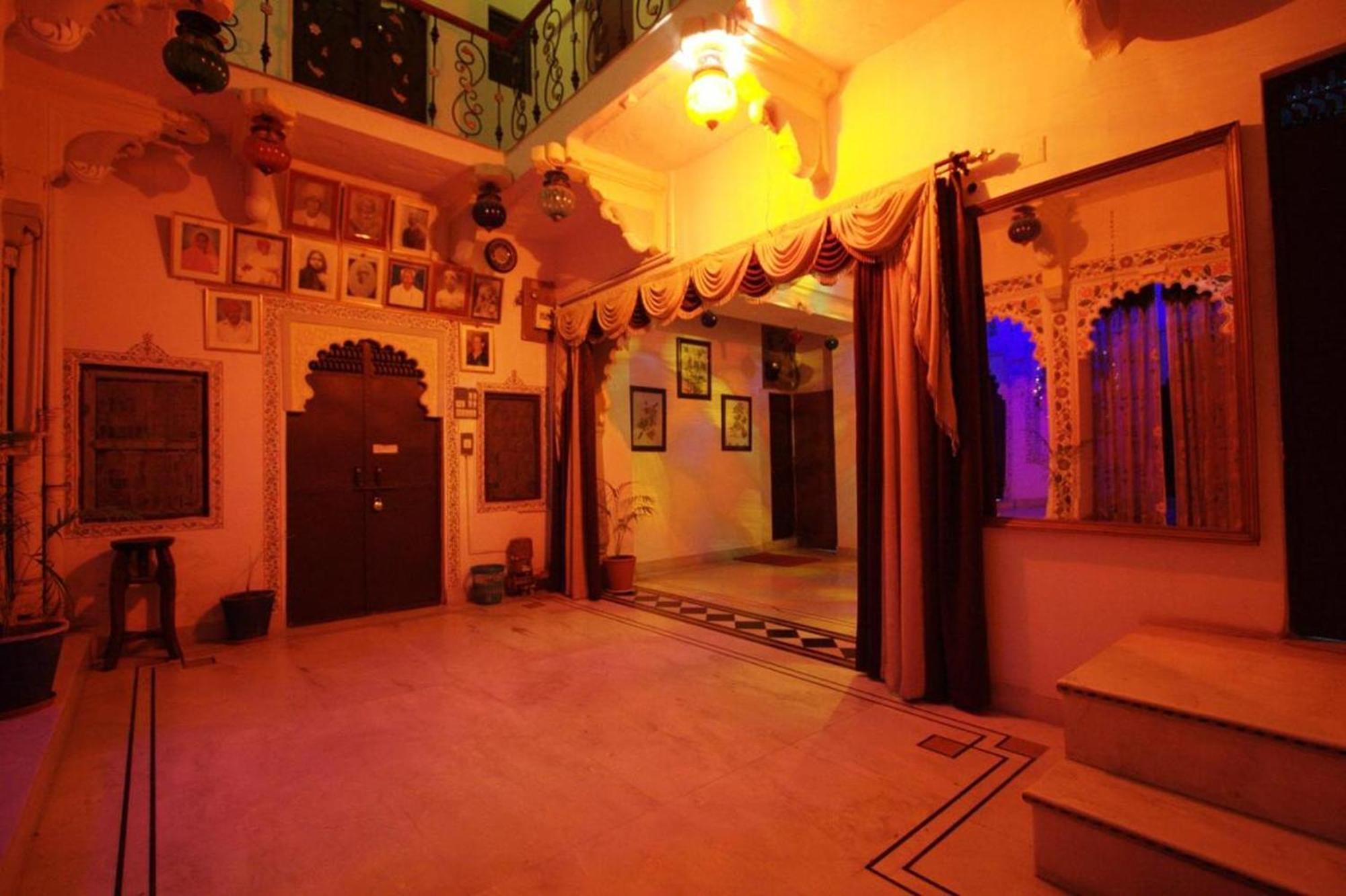 Nukkad Guest House Near City Palace Udaipur Exterior foto