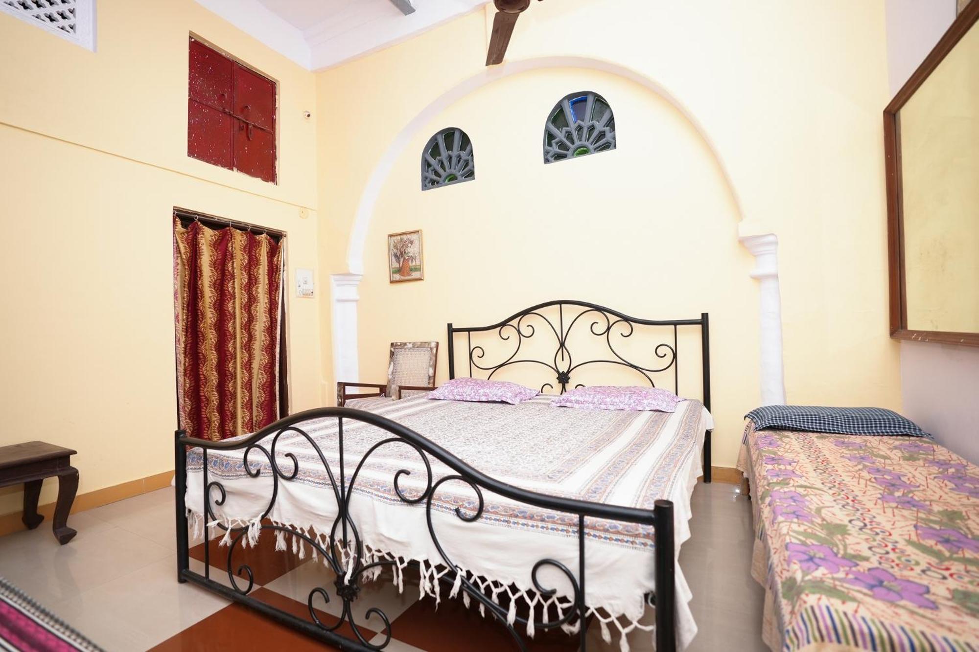 Nukkad Guest House Near City Palace Udaipur Exterior foto