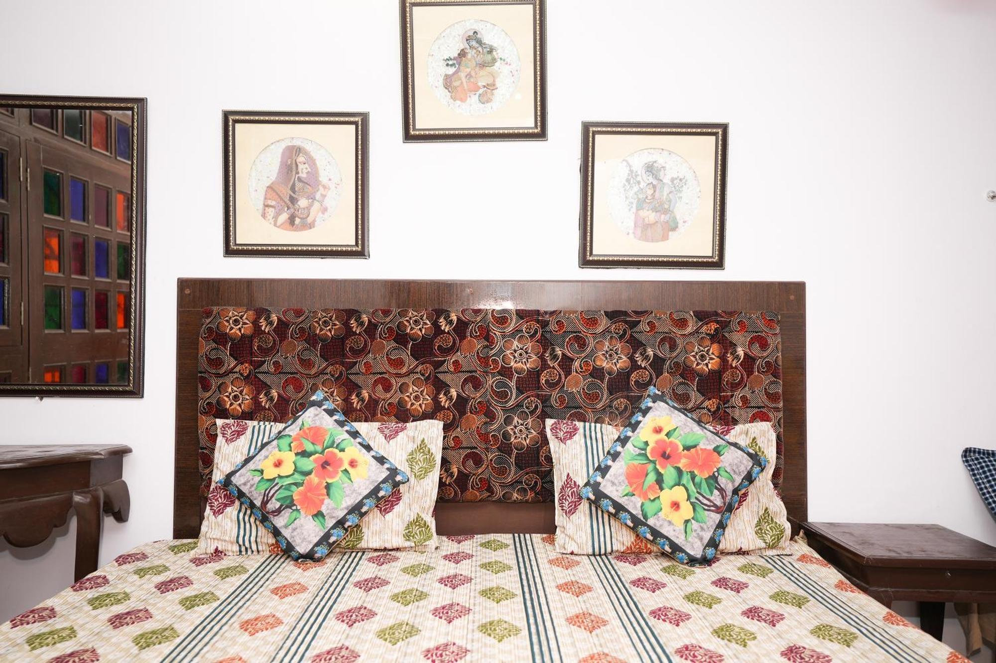 Nukkad Guest House Near City Palace Udaipur Exterior foto