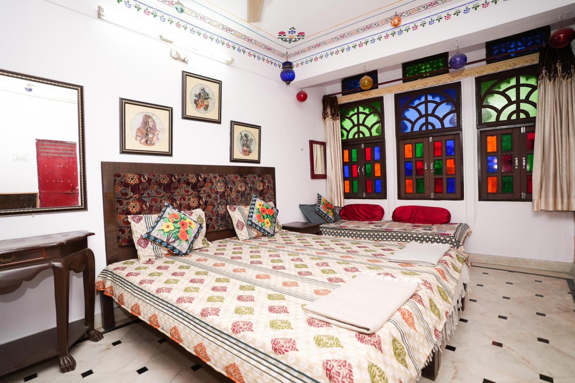 Nukkad Guest House Near City Palace Udaipur Exterior foto