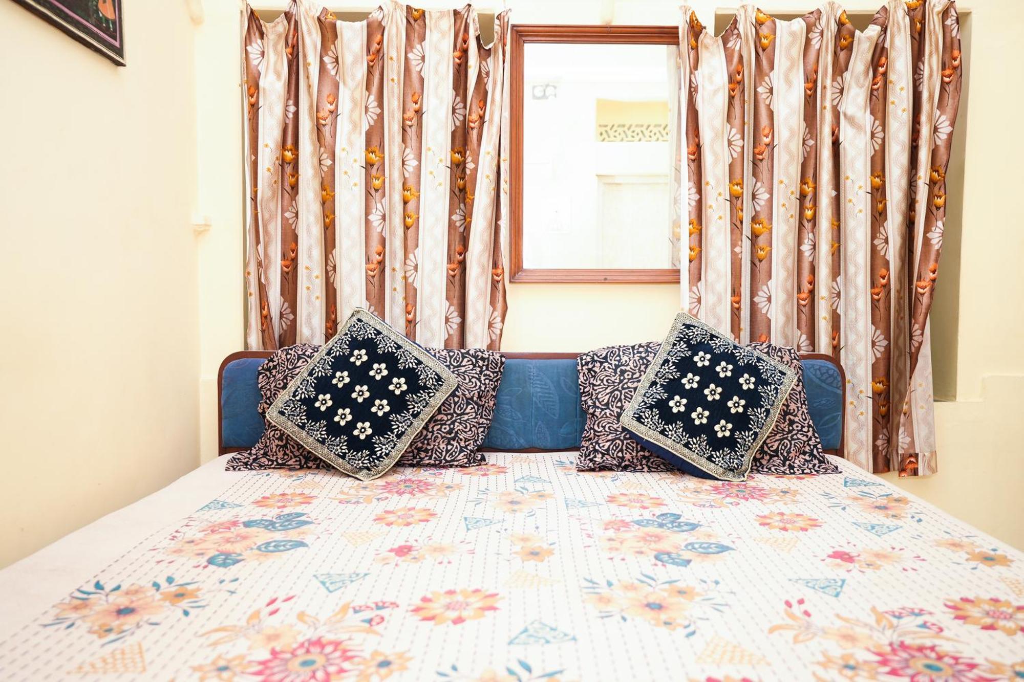 Nukkad Guest House Near City Palace Udaipur Exterior foto