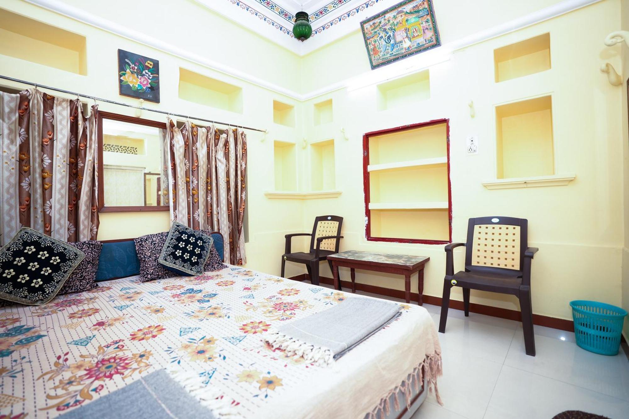 Nukkad Guest House Near City Palace Udaipur Exterior foto